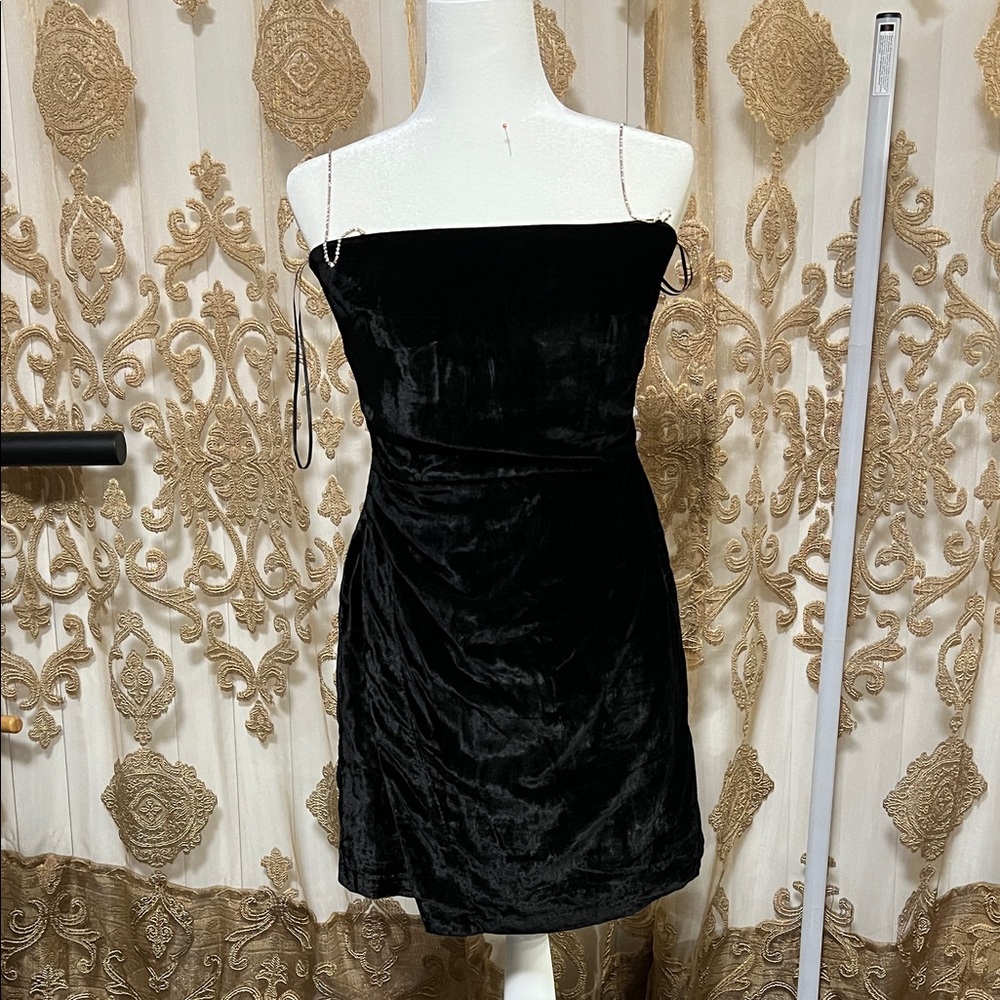House of Harlow 1960 Elegant Black Velvet Strapless Dress